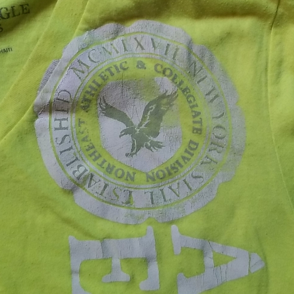 American Eagle athletic fot v neck - Picture 2 of 4